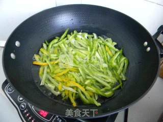 牛里脊炒苦瓜的做法步骤：4