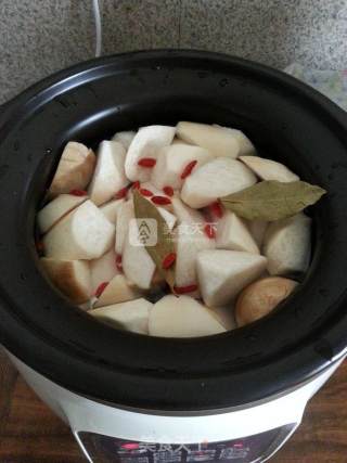 玉米鲍菇排骨汤的做法步骤：5
