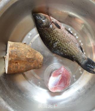 粉葛鲫鱼汤的做法步骤：1