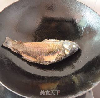 粉葛鲫鱼汤的做法步骤：4