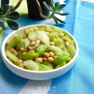 西芹炒黄豆的做法步骤：6