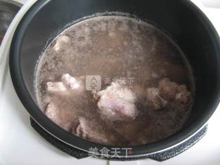 糖醋排骨的做法步骤：2