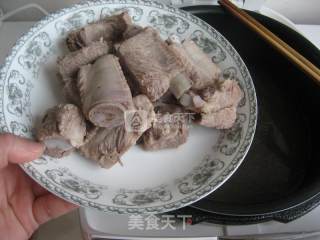糖醋排骨的做法步骤：3