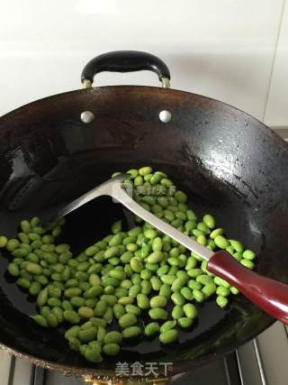 咸菜炒毛豆的做法步骤：3