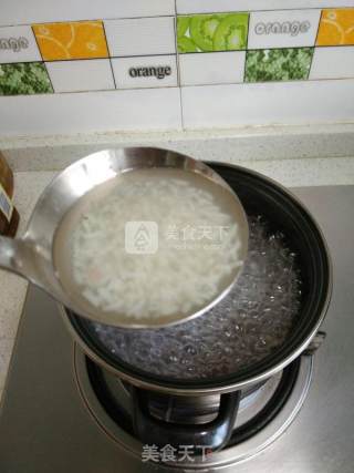 蔓越莓酒酿鸡蛋汤的做法步骤：3