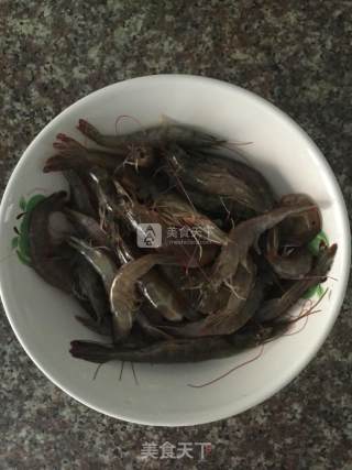 微波炉烤虾的做法步骤：1