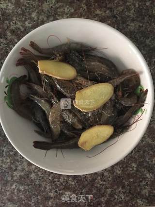 微波炉烤虾的做法步骤：2