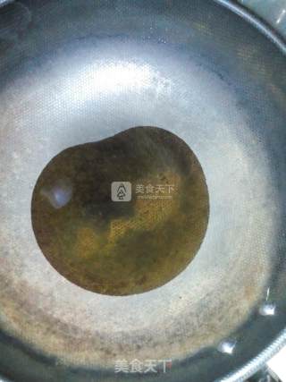 油炸花生米的做法步骤：3