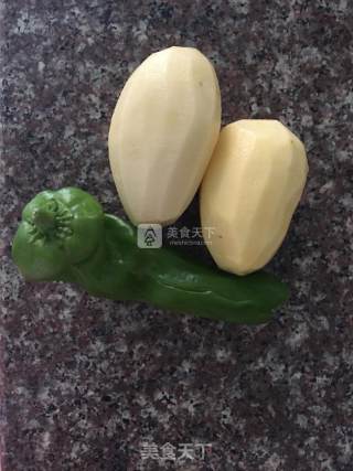 青椒土豆丝的做法步骤：1