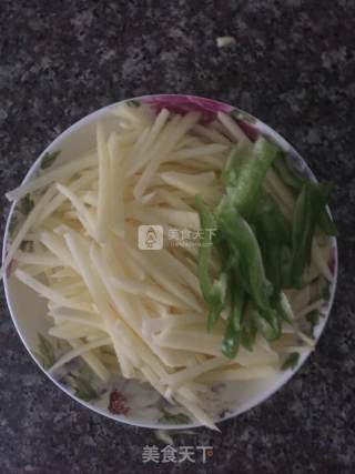 青椒土豆丝的做法步骤：2