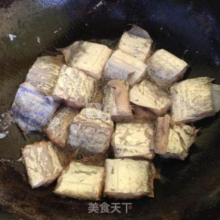 红烧带鱼的做法步骤：2