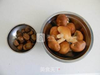 香菇炒栗子的做法步骤：1