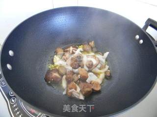 香菇炒栗子的做法步骤：6