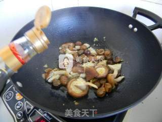 香菇炒栗子的做法步骤：7