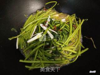 清炒茼蒿的做法步骤：5