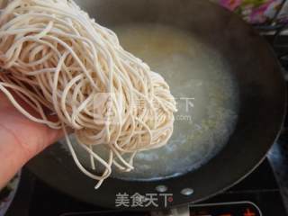 鱼汤面的做法步骤：5