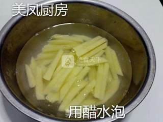炸薯条的做法步骤：4