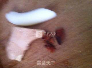 鸡腿排骨玉米栗子煲的做法步骤：3