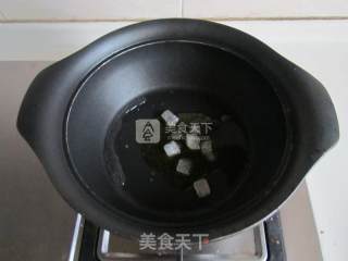 口蘑烧排骨的做法步骤：1