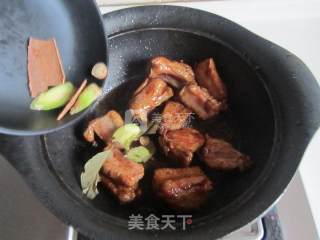 口蘑烧排骨的做法步骤：3
