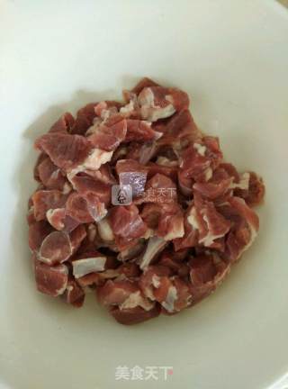 孜然羊肉串的做法步骤：1