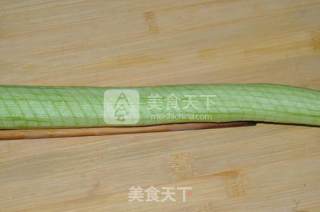 蒜蓉粉丝蒸丝瓜的做法步骤：2