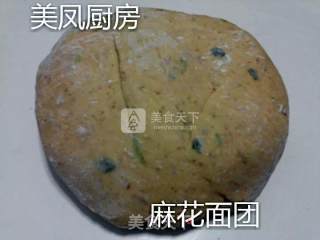 香葱麻花的做法步骤：2