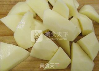 土豆炖牛肉的做法步骤：2