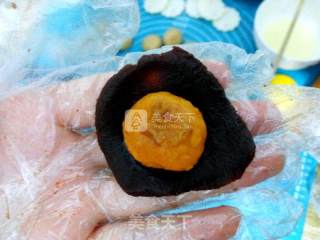 蛋黄酥的做法步骤：6