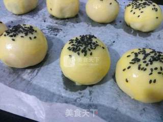 蛋黄酥的做法步骤：8