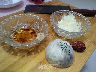 桃胶银耳火龙果（隔水炖）的做法步骤：1