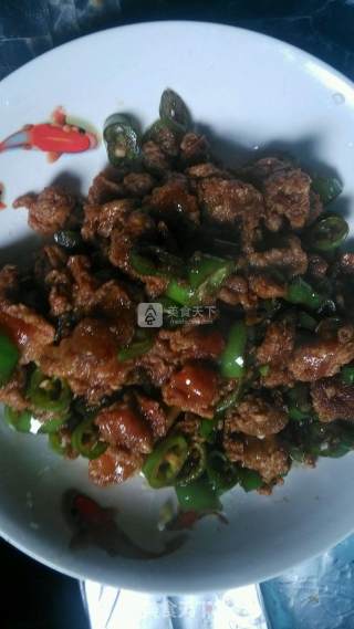 青椒炒油渣的做法步骤：7