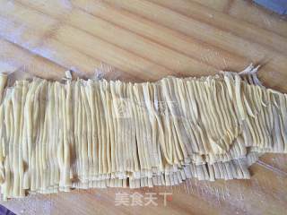 鸡蛋手擀面……小时候妈妈的味道的做法步骤：6