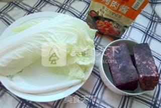 白菜炒黑米糕的做法步骤：1