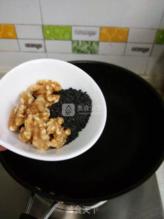 奶香黑芝麻核桃露的做法步骤：2