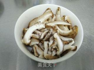 香菇虾仁提气粥的做法步骤：4
