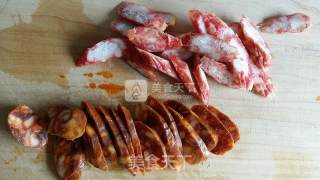 红烧排骨腊味双拼煲仔饭的做法步骤：5