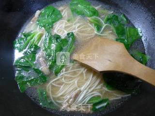 猪肉菠菜拉面的做法步骤：8