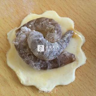 酥皮虾仁派的做法步骤：17