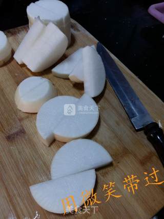 骨头萝卜汤的做法步骤：2