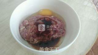 饺子（胡萝卜香菇馅）的做法步骤：1