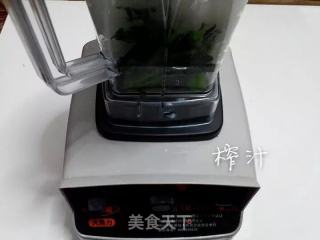 榨菠菜汁的做法步骤：6