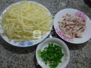 猪肉炒土豆丝的做法步骤：1