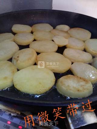 土豆肉片的做法步骤：1