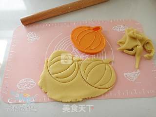 万圣节糖霜南瓜饼干的做法步骤：8