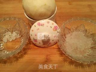 雪燕炖梨的做法步骤：1