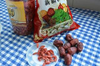 银耳红枣莲子羹的做法步骤：1