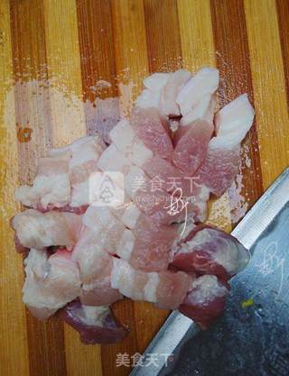 五花肉烧小芋头的做法步骤：2
