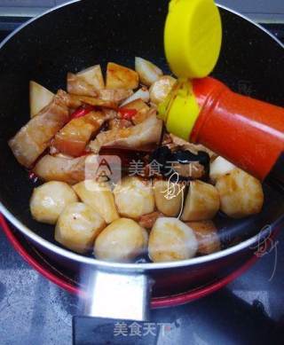 五花肉烧小芋头的做法步骤：10
