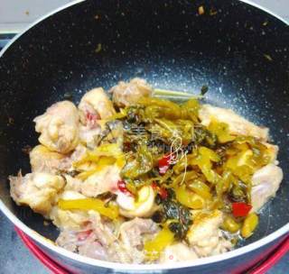 酸菜炒鸡肉的做法步骤：6